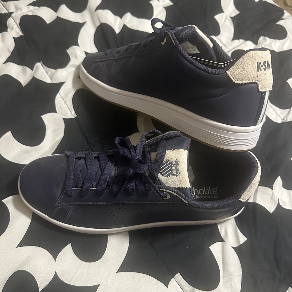 K-Swiss Men's Dark Blue and Cream Sneakers